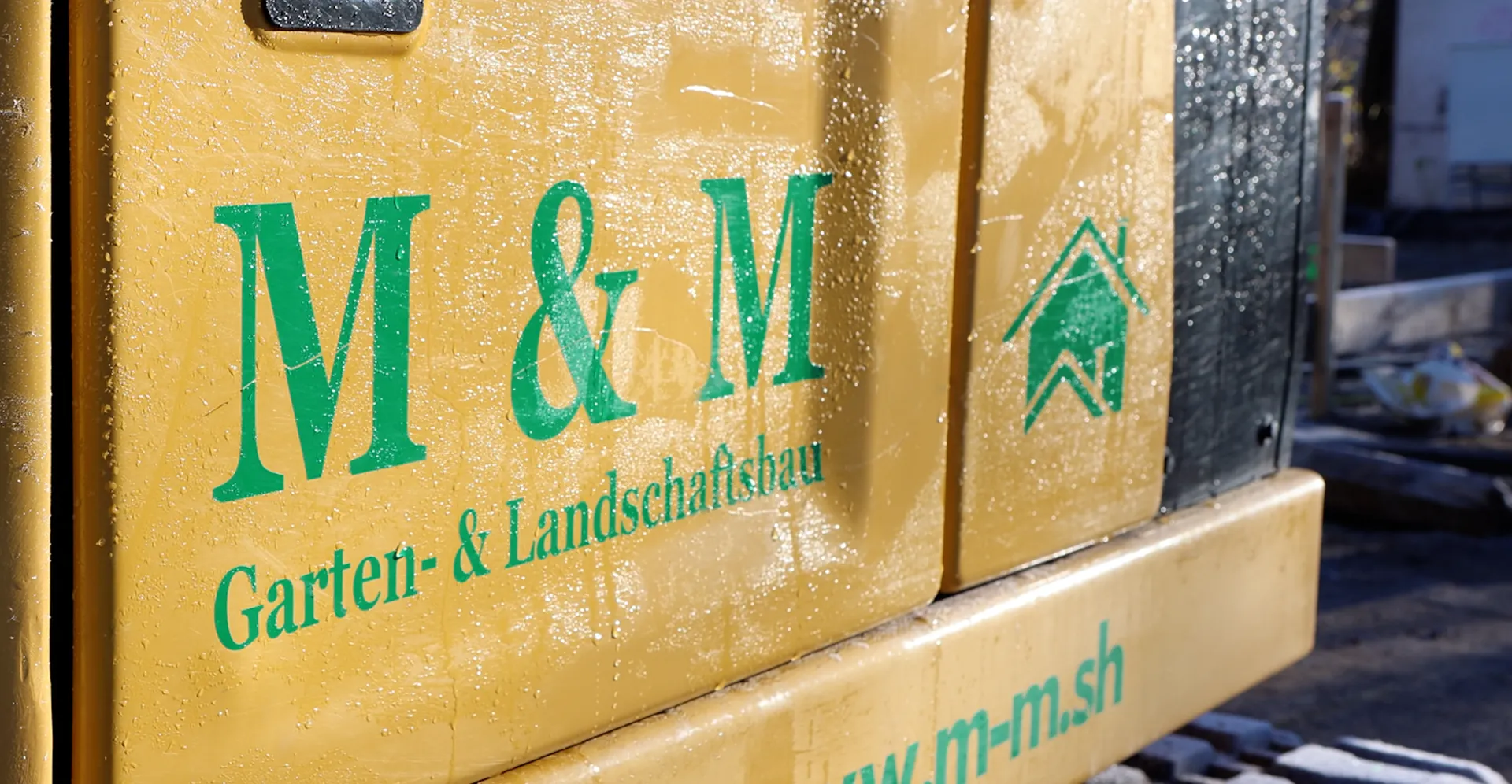 M&M Gartenbau Fahrzeug